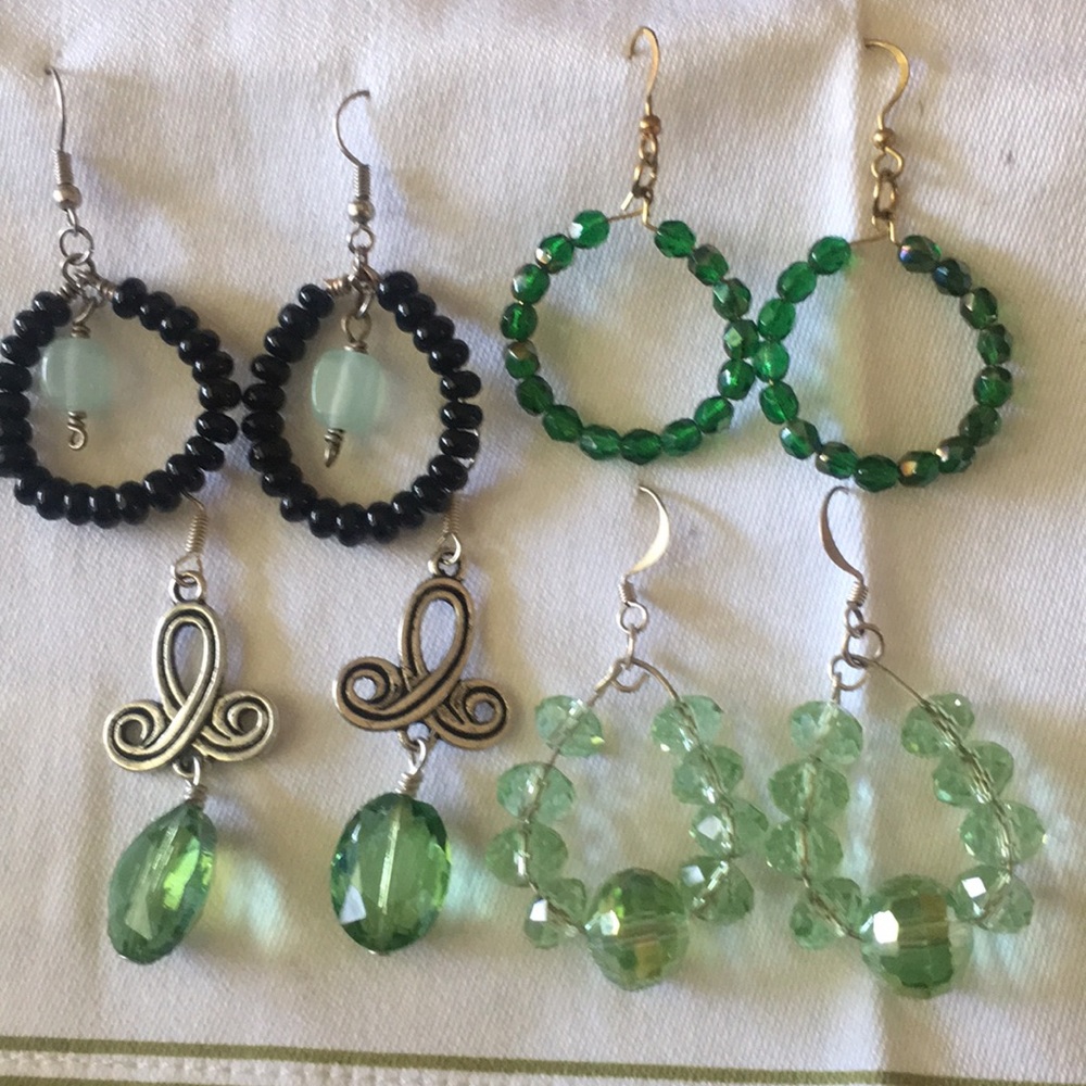 4prs green crystal earrings